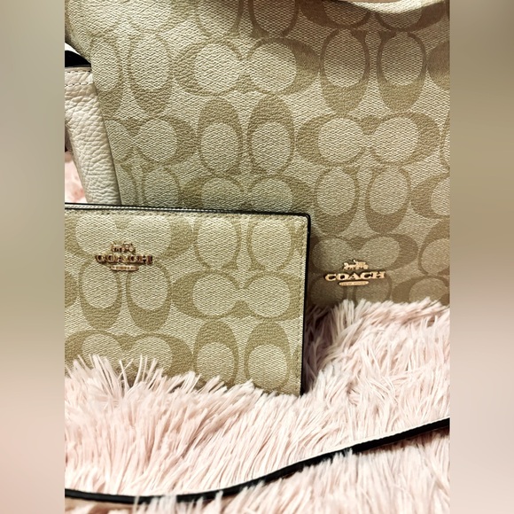 COACH Cream/Jacquard Leather Pennie Shoulder Bag & matching wallet - Picture 2 of 13